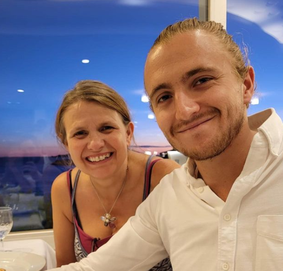 Roger, trilingual English–French–German tutor and author of French to English guides